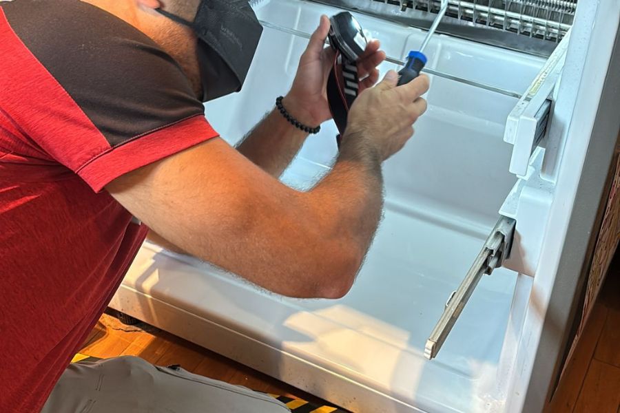 charlotte fridge light not working diagnosis