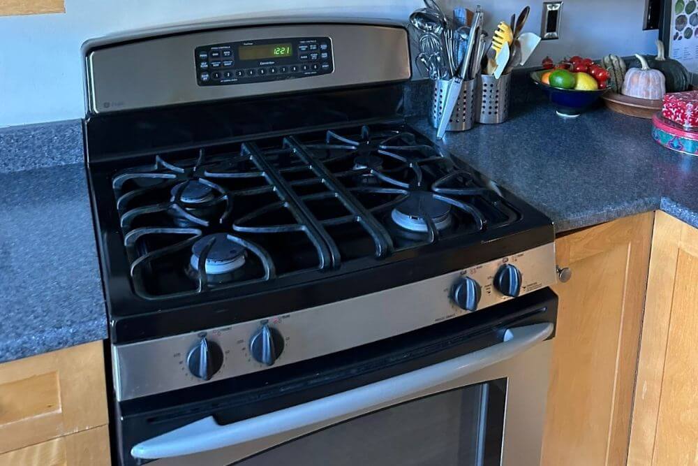 Stove and range repair technicians in Huntersville